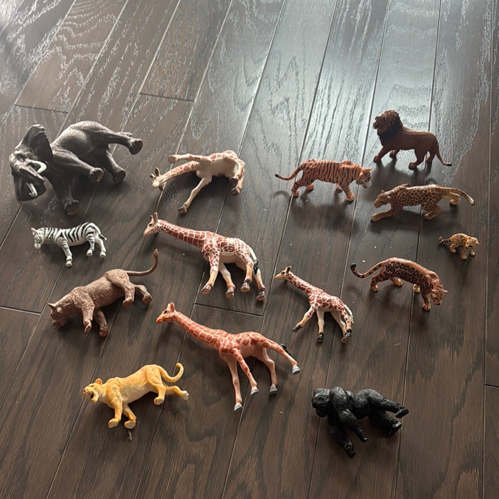Like New! Safari Animal Figurine Set